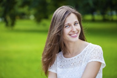 güzel genç mutlu kadın portresi 