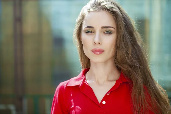 Portrait close up of young beautiful brunette woman — Stock Photo, Image