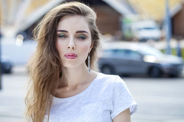 Portrait close up of young beautiful brunette woman — Stock Photo, Image