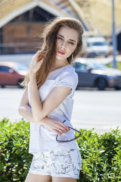 Portrait close up of young beautiful brunette woman — Stock Photo, Image