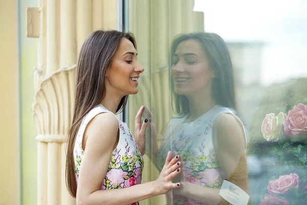 Portrait close up of young beautiful woman — Stock Photo, Image