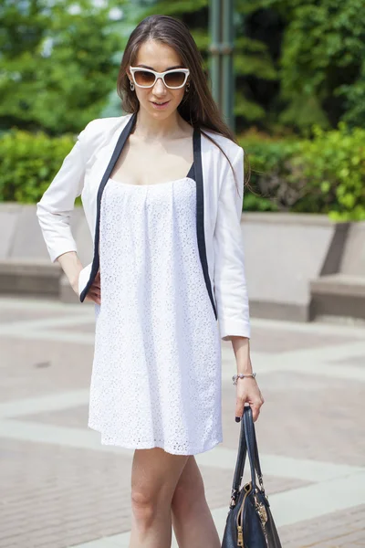 Portrait close up of young beautiful brunette woman — Stock Photo, Image