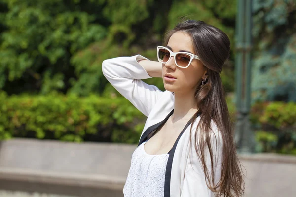 Portrait close up of young beautiful brunette woman — Stock Photo, Image