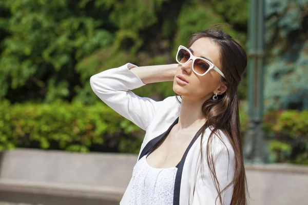 Portrait close up of young beautiful brunette woman — Stock Photo, Image