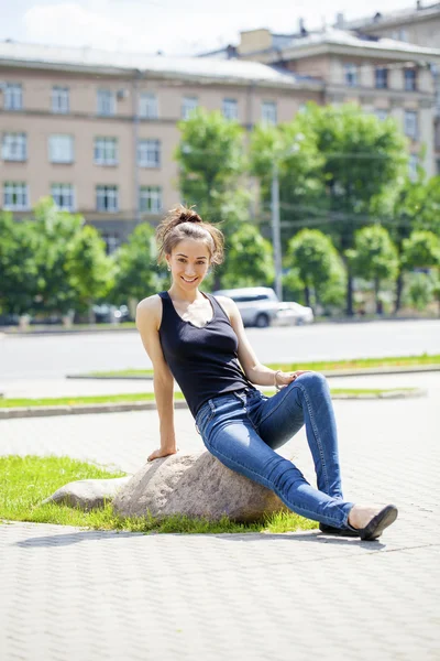 Young beautiful brown haired woman in blue jeans — Stock Photo, Image