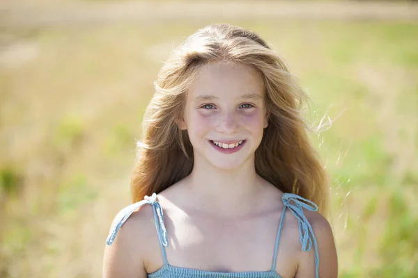 Portrait of a beautiful young little girl — Stock Photo, Image