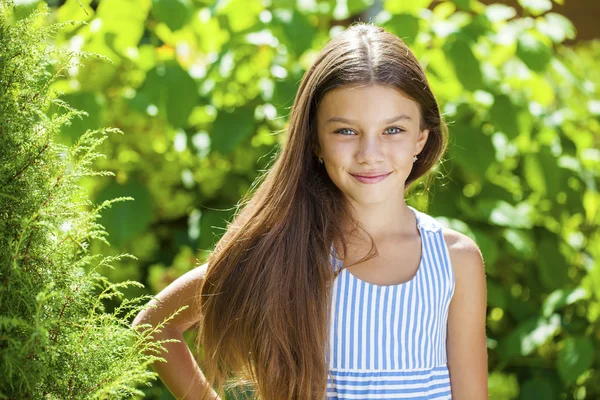 Retrato de uma linda menina — Fotografia de Stock