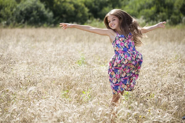 Beautiful young little girl running summer field — Stock Photo, Image