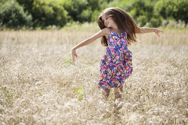 Beautiful young little girl running summer field — Stock Photo, Image