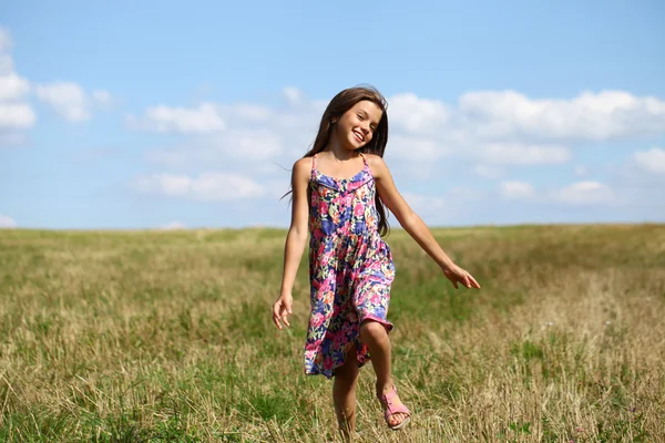 Beautiful young little girl running summer field — Stock Photo, Image