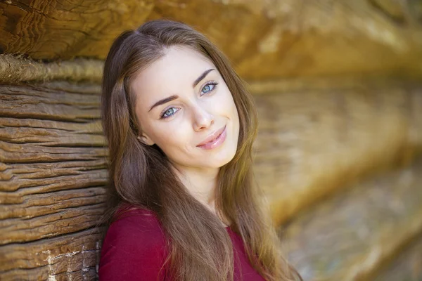 Portrait of beautiful young woman — Stock Photo, Image