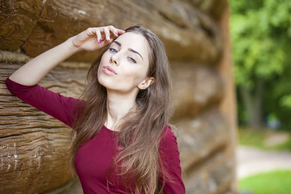 Retrato de una hermosa joven —  Fotos de Stock