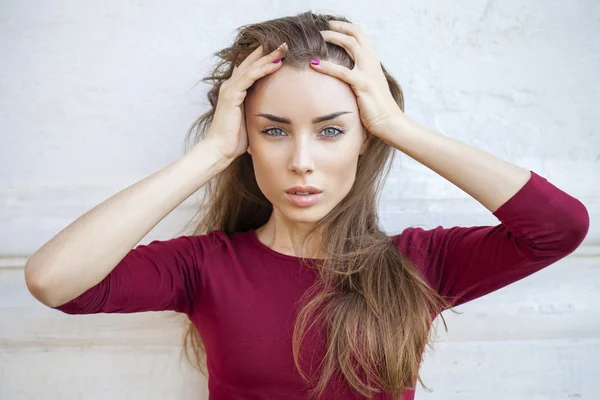 Portret close up van jonge mooie brunette vrouw — Stockfoto