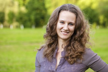 güzel genç mutlu kadın portresi 