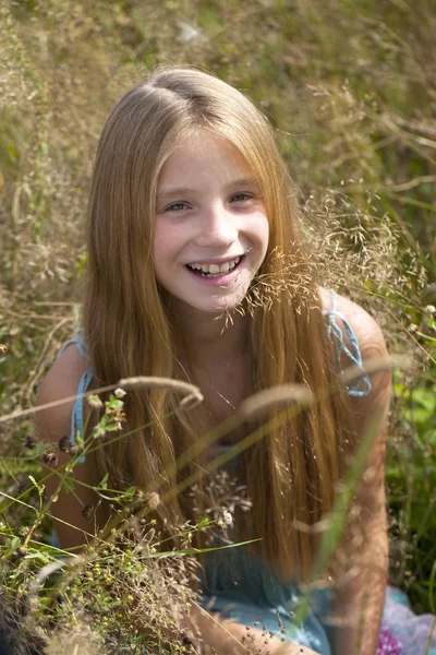 Portrait of a beautiful young little girl — Stock Photo, Image