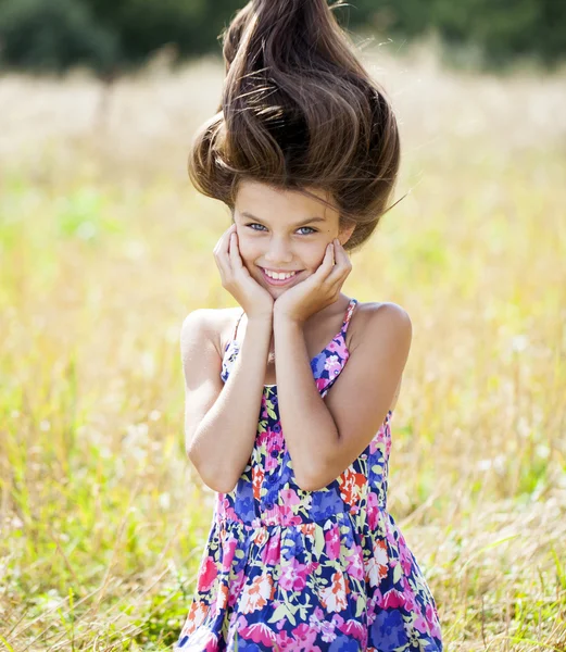 Retrato de una hermosa niña —  Fotos de Stock