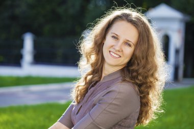 güzel genç mutlu kadın portresi 