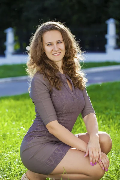 Retrato de hermosa joven feliz mujer — Foto de Stock