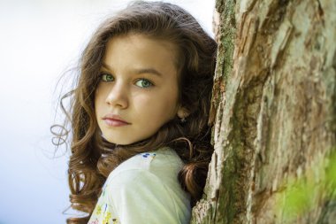 Güzel bir genç kızın portresi. 