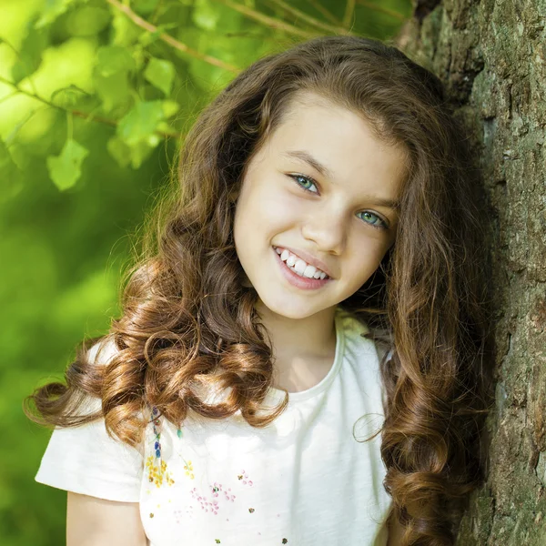 Πορτρέτο ενός όμορφου μικρού κοριτσιού — Φωτογραφία Αρχείου