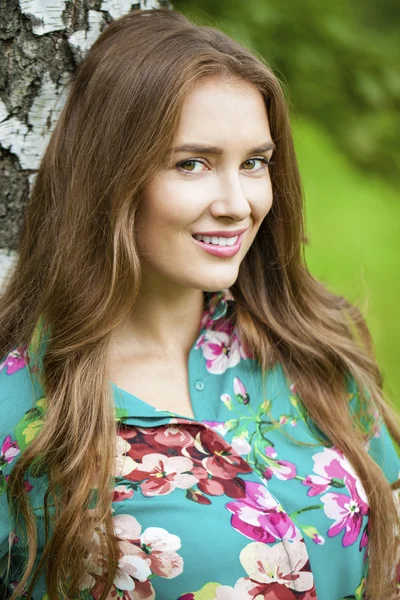 Portrait of beautiful young happy woman — Stock Photo, Image