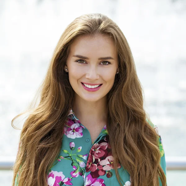 Portrait of beautiful young happy woman — Stock Photo, Image