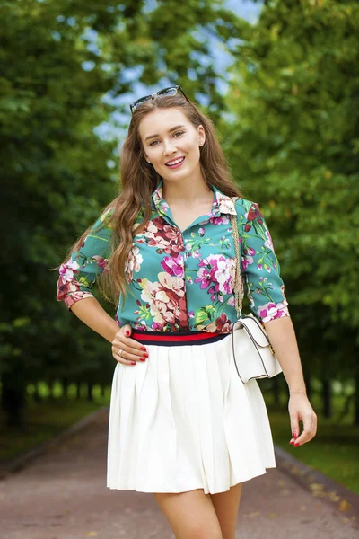 Young brunette woman in white skirt — Stock Photo, Image