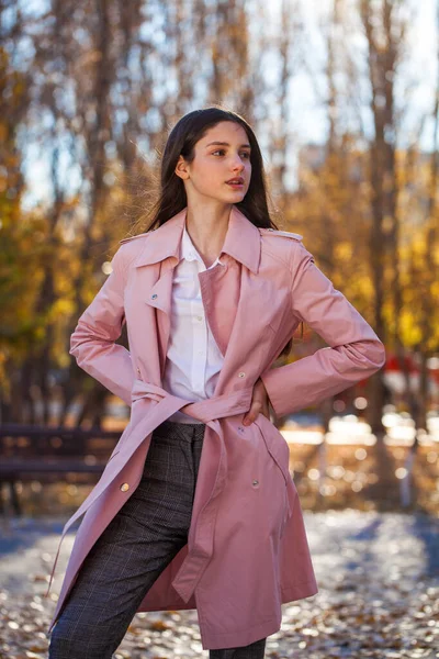 Close Portrait Young Brunette Girl Posing Autumn Park — Stock Photo, Image