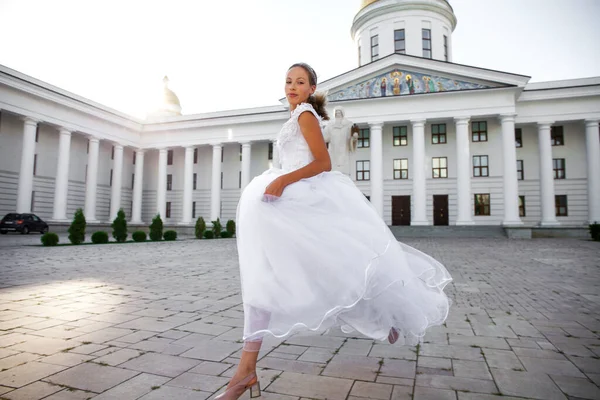 Portrait Young Girl White Ball Gown Posing Background Orthodox Cathedral — Stock Photo, Image