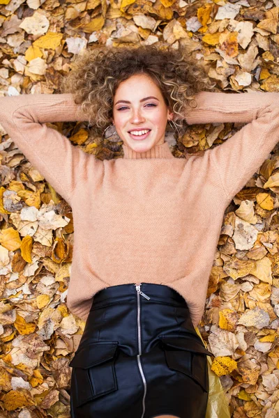 Top View Portrait Beautiful Young Woman Background Autumn Yellow Leaves — Stock Photo, Image