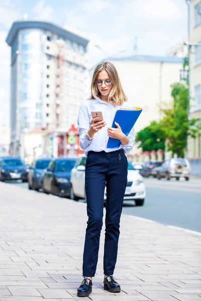 Portrait Young Beautiful Business Girl Glasses Walking Summer Street — Stock Photo, Image