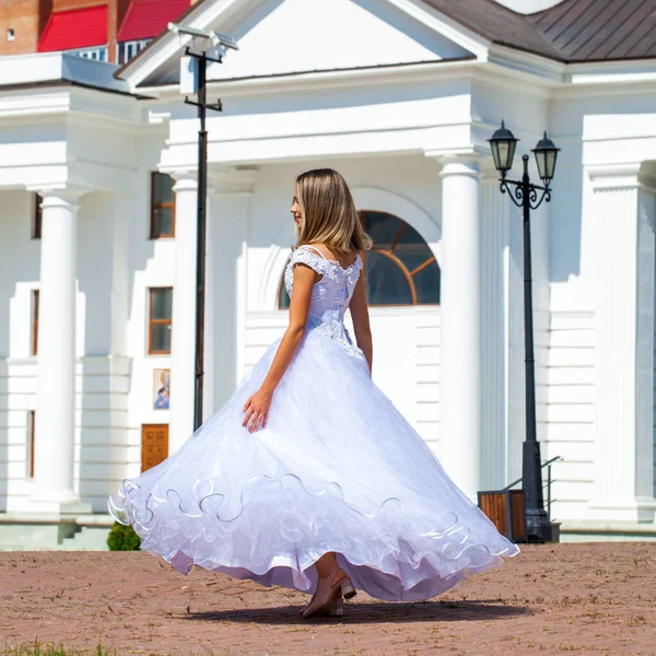 Young Beautiful Schoolgirl Ballroom Prom Dress — Stock Photo, Image