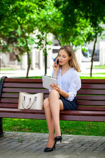 Blond Elegant Successful Business Girl White Shirt Touch Pad Break — Stock Photo, Image