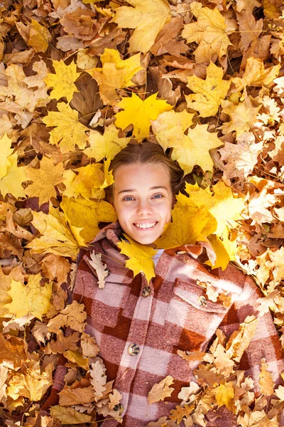 Top View Portrait Young Teenage Girl Lying Autumn Foliage — Stock Photo, Image