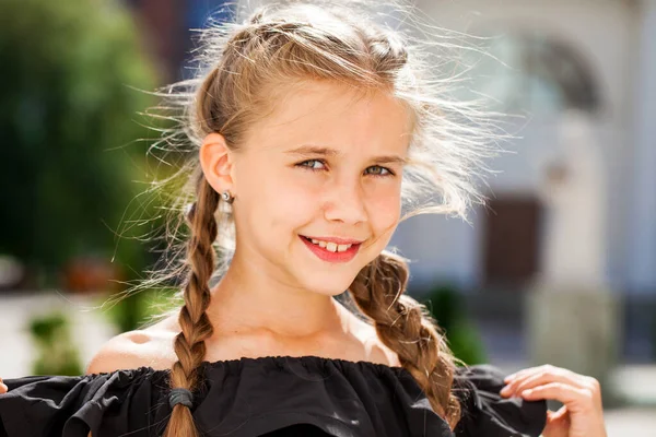 Retrato Una Niña Antes Edad Escolar Parque Verano Aire Libre — Foto de Stock