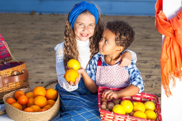 Beautiful Boy Girl Sitting Porch House Fruits — Stock Photo, Image