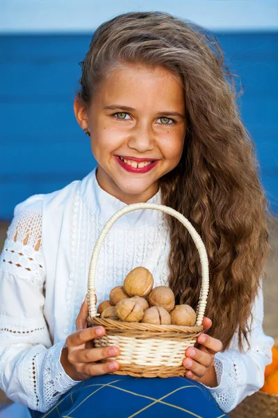 Portrait Cheerful Little Girl Walnuts — Stock Photo, Image