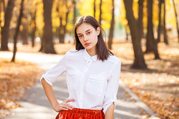 Close Portrait Young Beautiful Brunette Girl White Shirt Autumn Park — Stock Photo, Image