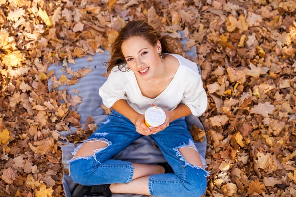 Top View Portrait Beautiful Young Woman Background Autumn Yellow Leaves — Stock Photo, Image