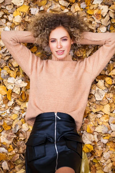 Top View Portrait Beautiful Young Woman Background Autumn Yellow Leaves — Stock Photo, Image