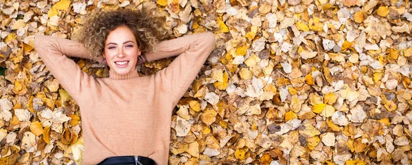 Top View Portret Van Een Mooie Jonge Vrouw Achtergrond Van — Stockfoto