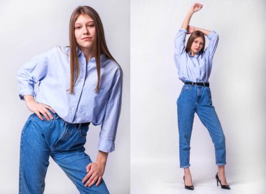 Stüdyoda gri bir duvarın arka planında poz veren mavi gömlekli iki güzel sarışın kızı kolajla.