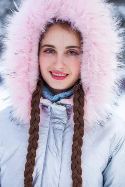 Retrato Cerca Una Joven Hermosa Parque Invierno —  Fotos de Stock