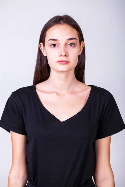 Közelkép Portré Egy Fiatal Gyönyörű Barna Modell Elszigetelt Szürke Háttér — Stock Fotó
