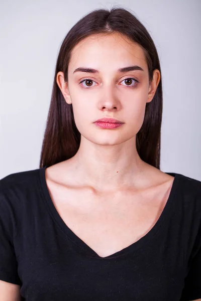 Närbild Porträtt Ung Vacker Brunett Modell Isolerad Grå Bakgrund — Stockfoto