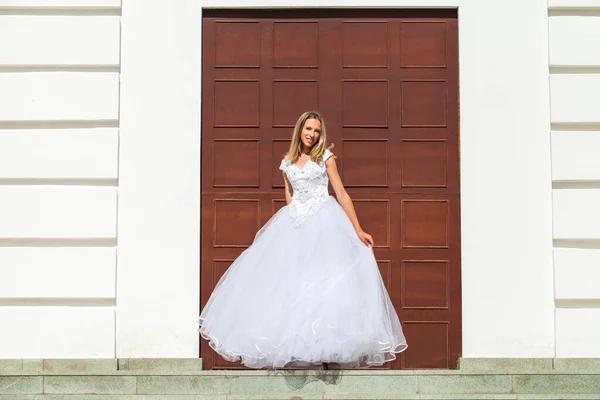 Junge Schöne Schulmädchen Ballkleid — Stockfoto