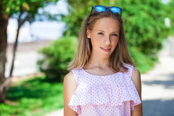 Close Portrait Young Beautiful Blonde Woman Summer Park — Stock Photo, Image