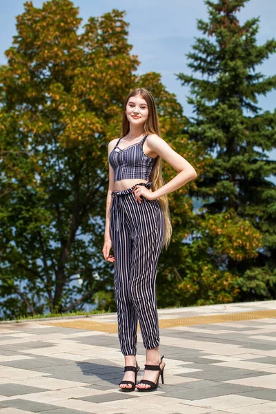 Full Body Portrait Young Beautiful Blonde Woman Posing Summer Street — Stock Photo, Image