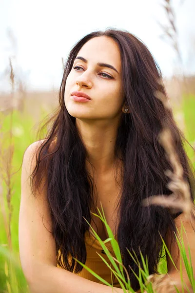 Primer Plano Retrato Hermosa Joven Morena Feliz Mujer Con Piel — Foto de Stock