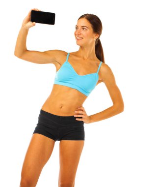 Genç, güzel esmer, spor elbiseli.